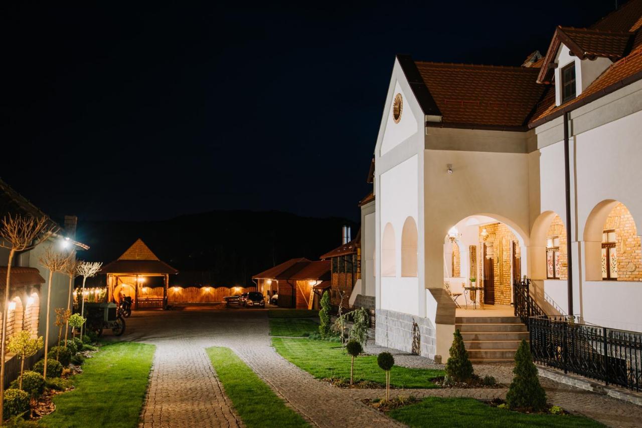 Molnos Kuria Pension Corund (Harghita) Exterior photo